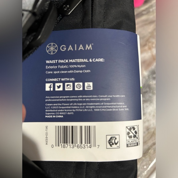 Gaiam Wander Waist Pack- belt bag. NWT - Picture 8 of 10